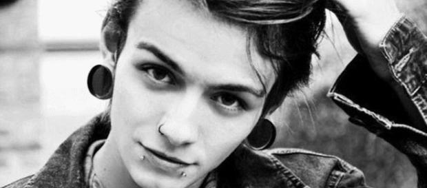 Piercing. Un estilo alternativo que es al mismo tiempo antiguo Piercing. Un estilo alternativo que es al mismo tiempo antiguo