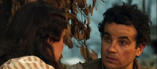 Zé dos Porcos diz para Eponina que vai embora (Divulgação/Globo) Zé dos Porcos diz para Eponina que vai embora (Divulgação/Globo)