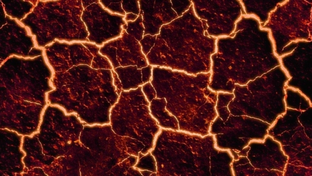 Delle rocce fuse si crepano sulla superficie.