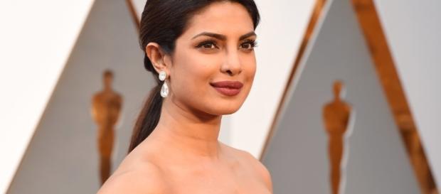 Actress Priyanka Chopra Hot and Spicy at Oscars 2016 - Landep Style - blogspot.com Actress Priyanka Chopra Hot and Spicy at Oscars 2016 - Landep Style - blogspot.com