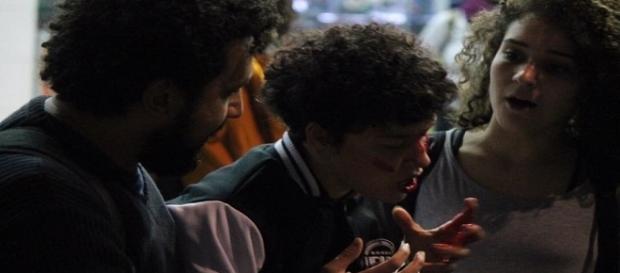 Estudante é ferida durante repressão policial em São Paulo Estudante é ferida durante repressão policial em São Paulo