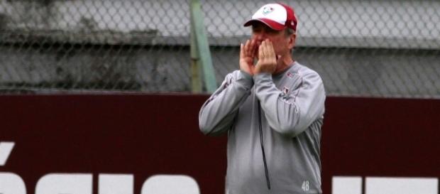 Levir Culpi dirige treino e esboça o Flu para encarar o Palmeiras (Foto: Arquivo) Levir Culpi dirige treino e esboça o Flu para encarar o Palmeiras (Foto: Arquivo)