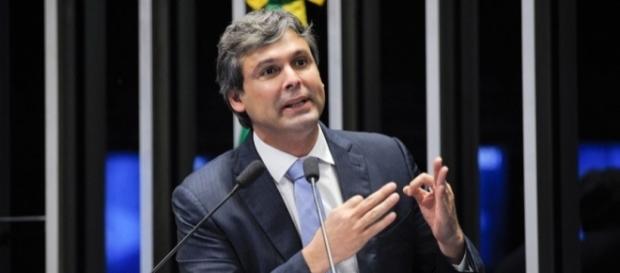 Lindbergh Farias discursando (Foto: Jefferson Rudy/Agência Senado) Lindbergh Farias discursando (Foto: Jefferson Rudy/Agência Senado)