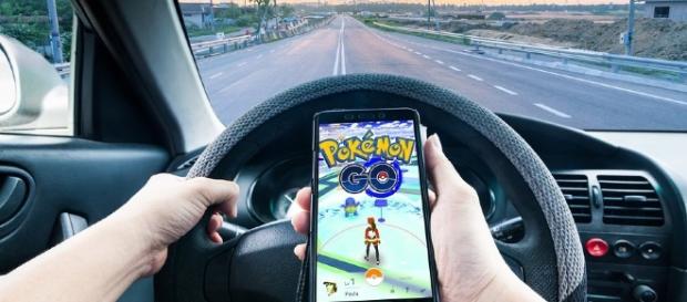 Motorista que estava jogando Pokémon Go causa acidente Motorista que estava jogando Pokémon Go causa acidente