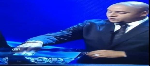 O ex-jogador Roberto Carlos no sorteio da Liga dos Campeões. O ex-jogador Roberto Carlos no sorteio da Liga dos Campeões.