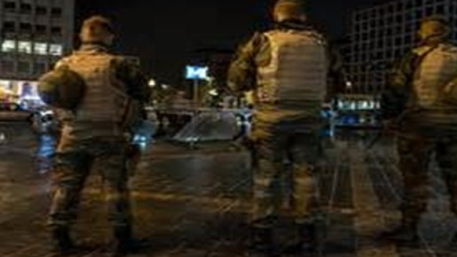 Militari belgi in azione nel centro di Bruxelles