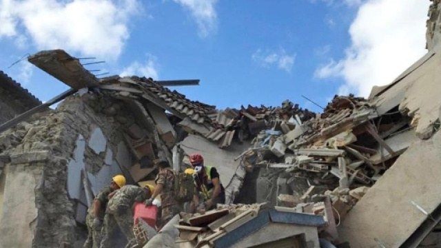 Terremoto, Amatrice è un paese distrutto. Le lacrime di Giulietta ... - lastampa.it