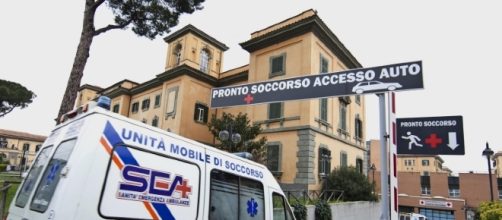 Roma, medico sfregia un neonato col bisturi: denunciato