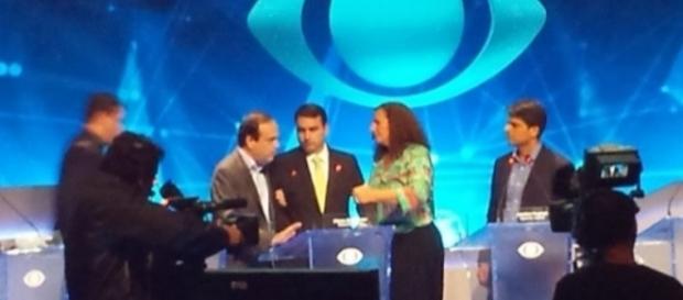 Bolsonaro passa mal e abandona debate Bolsonaro passa mal e abandona debate