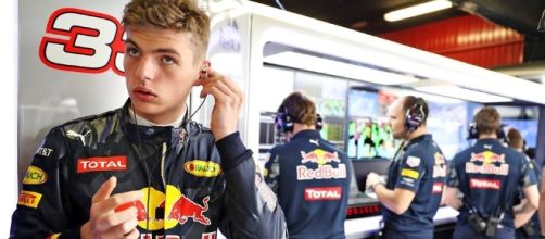 Villeneuve contro Verstappen: "La FIA lo favorisce".