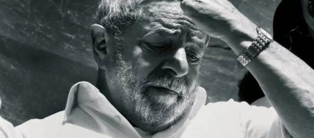 Lula é o chefe da quadrilha que roubou o Brasil Lula é o chefe da quadrilha que roubou o Brasil