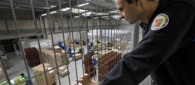 Surveillance d'un atelier dans un pénitencier Surveillance d'un atelier dans un pénitencier