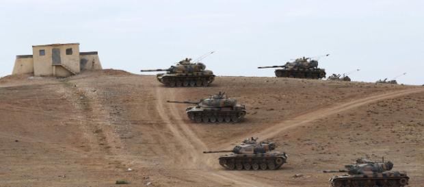 Tancurile turcești au trecut granița Siriană pentru ca milițiile kurde să nu preia controlul teritoriilor părăsite de ISIS Tancurile turcești au trecut granița Siriană pentru ca milițiile kurde să nu preia controlul teritoriilor părăsite de ISIS