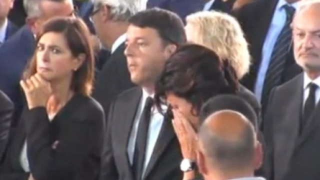 Ultime notizie terremoto, sabato 27 agosto 2016: il premier Renzi con la moglie Agnese Landini