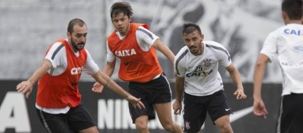 Danilo, Romero e Uendel. (Divulgação Agência Corinthians) Danilo, Romero e Uendel. (Divulgação Agência Corinthians)
