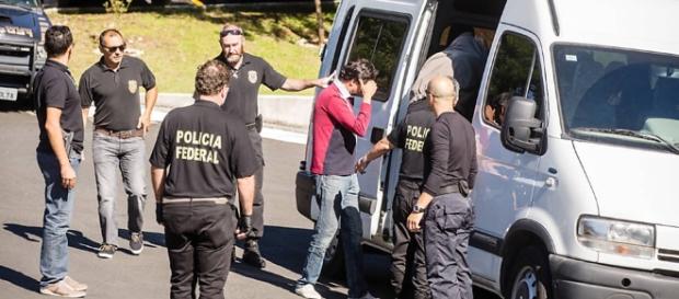 Empreiteiras estão bancando salários a longo prazo de executivos que fazem delação premiada Empreiteiras estão bancando salários a longo prazo de executivos que fazem delação premiada