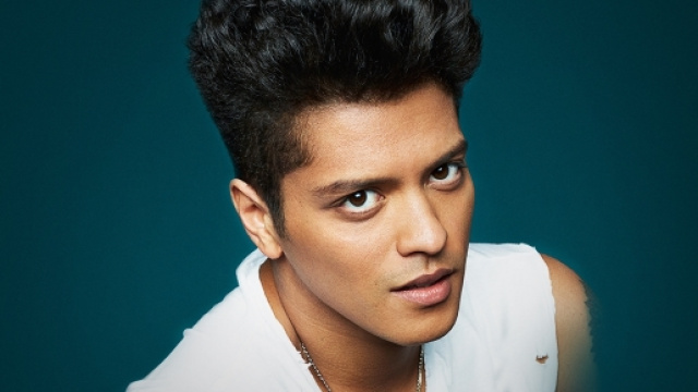 Bruno Mars ha cantato per gli ospiti