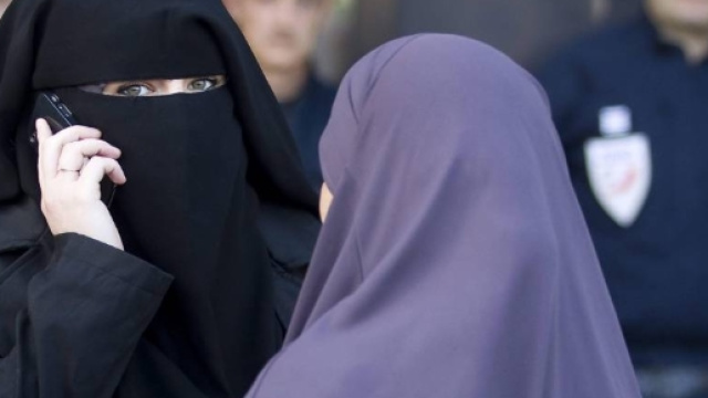 La Francia non accetta il velo!