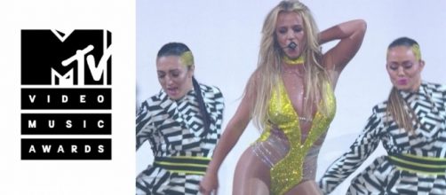 #BritneySpears rivela, in diretta radiofonica, di voler lavorare per almeno altri 9 album. #BreakingNews