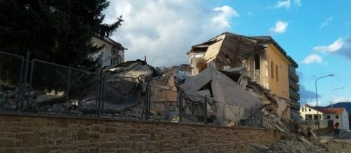 La scuola di Amatrice crollato solo a metà