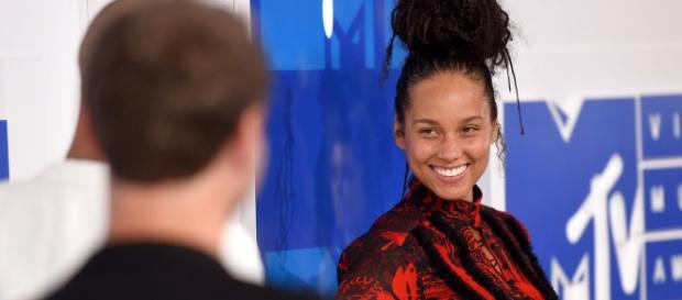 Alicia Keys and Alessia Cara Wore No Makeup to the VMAs and ... - share-trends.com Alicia Keys and Alessia Cara Wore No Makeup to the VMAs and ... - share-trends.com