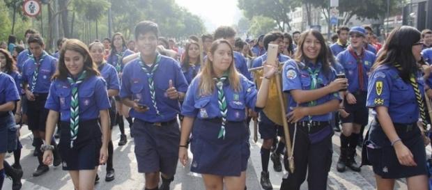 Miembros de la Comunidad Scout desfilando por la Ciudad de México. / Foto: Guillermo Almazán López Miembros de la Comunidad Scout desfilando por la Ciudad de México. / Foto: Guillermo Almazán López