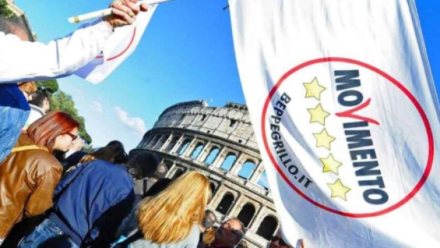 Sondaggi politici ed elettorali, ultime novità ad oggi 29 agosto 2016 su referendum e M5S