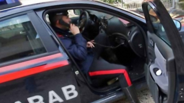 Sul luogo della rapina sono intervenuti i Carabinieri di Alghero.