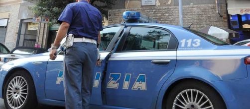 La donna è stata denunciata dalla Polizia per lesioni personali aggravate.