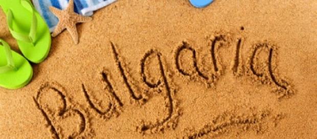 Familie de români lăsaţi în fundul gol pe plaja Sunny Beach din Bulgaria Familie de români lăsaţi în fundul gol pe plaja Sunny Beach din Bulgaria