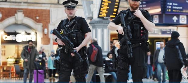 Met deploys 600 extra armed police to patrol London’s streets (Photo credits: www.theguardian.com) Met deploys 600 extra armed police to patrol London’s streets (Photo credits: www.theguardian.com)