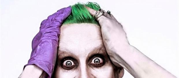 O ator na pele de seu personagem Coringa O ator na pele de seu personagem Coringa