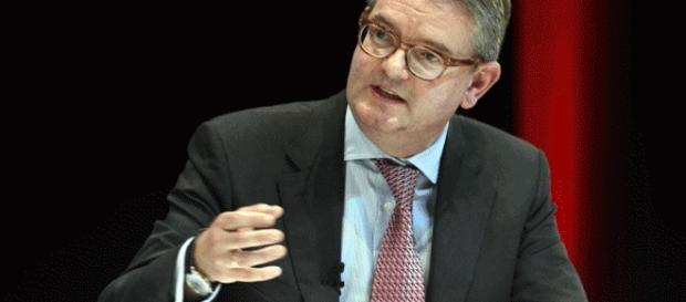 Sir Julian King sera le nouveau commissaire européen chargé de la sécurité et de l'anti-terrorisme Sir Julian King sera le nouveau commissaire européen chargé de la sécurité et de l'anti-terrorisme