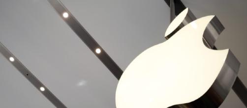 Il noto marchio Apple negli uffici di Cupertino.