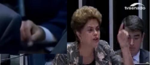 Senador balança pacotinho durante fala de Dilma