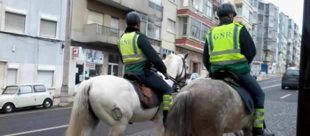 Patrulhamento a cavalo feito pela GNR Patrulhamento a cavalo feito pela GNR