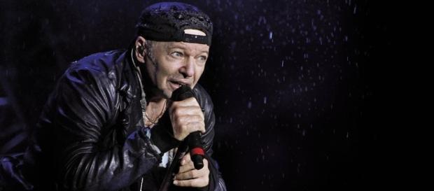 Vasco Rossi si racconta nella trasmissione Unici. Vasco Rossi si racconta nella trasmissione Unici.