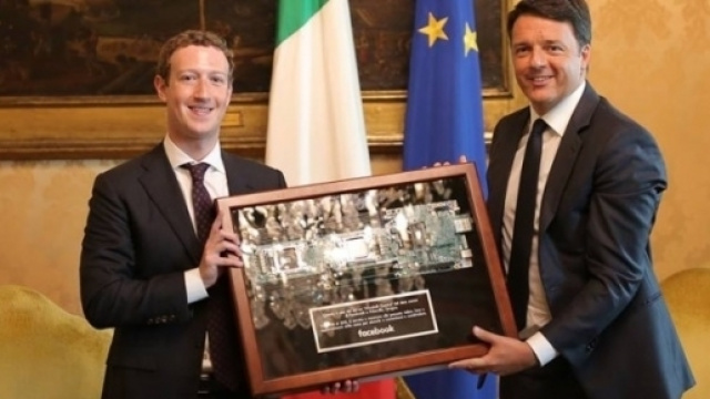 Mark Zuckerberg insieme al presidente del Consiglio, Matteo Renzi