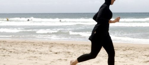 Burkini su una spiaggia in Francia