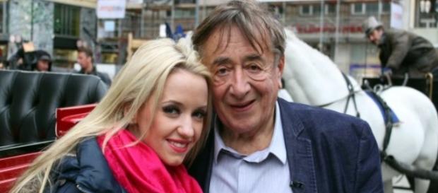 Bau-Löwe Richard „Mörtel“ Lugner (83) ist mit Cathy Lugner (26) verheiratet Bau-Löwe Richard „Mörtel“ Lugner (83) ist mit Cathy Lugner (26) verheiratet