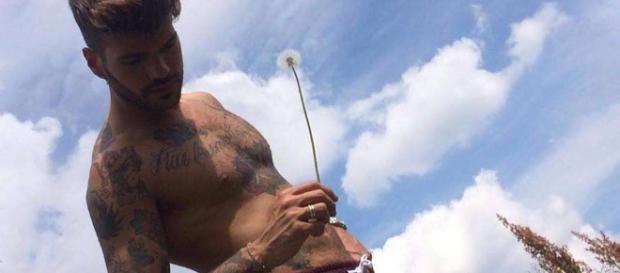 Claudio Sona tronista gay Uomini e donne Claudio Sona tronista gay Uomini e donne