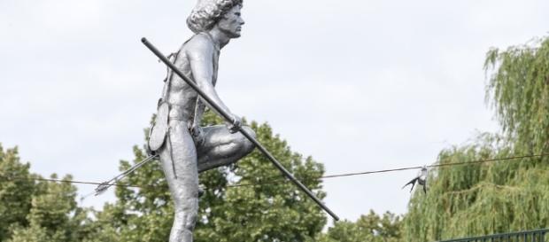 Le monde politique avance tel un funambule... plus dure sera la chute. Le monde politique avance tel un funambule... plus dure sera la chute.