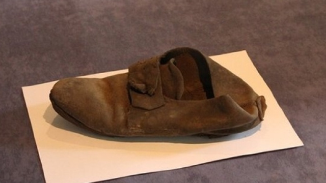 Ritrovata scarpa magica contro i demoni a Cambridge