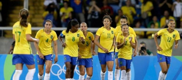 Brasil goleó a China en su estreno en el torneo olímpico de fútbol femenino en Río de Janeiro Brasil goleó a China en su estreno en el torneo olímpico de fútbol femenino en Río de Janeiro