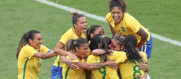 Brasileiras comemoram gol contra chinesas. (Foto: Ricardo Stuckert/ CBF) Brasileiras comemoram gol contra chinesas. (Foto: Ricardo Stuckert/ CBF)