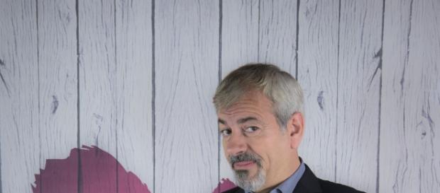 Carlos Sobera, jefe de sala en el restaurante de las 'First dates' - telecinco.es Carlos Sobera, jefe de sala en el restaurante de las 'First dates' - telecinco.es