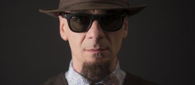 J-Ax resta primo in classifica con 'Il bello d'esser brutti ... - radiowebitalia.it J-Ax resta primo in classifica con 'Il bello d'esser brutti ... - radiowebitalia.it