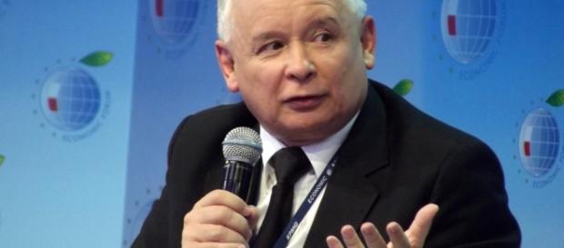 Jarosław Kaczyński informally leads the right-wing government formally headed by Prime Minister Beata Szydło (Source: Blasting News) Jarosław Kaczyński informally leads the right-wing government formally headed by Prime Minister Beata Szydło (Source: Blasting News)