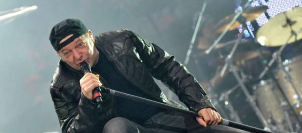 Vasco Rossi è pronto a tornare sul palco. Vasco Rossi è pronto a tornare sul palco.