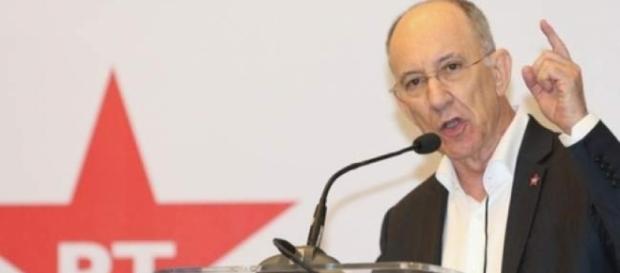 Rui Falcão contraria proposta de eleições gerais Rui Falcão contraria proposta de eleições gerais